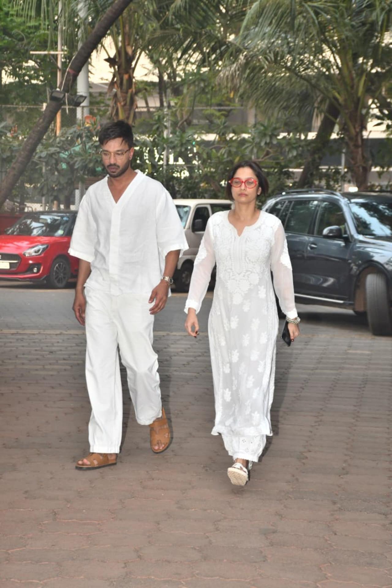 <p>Ankita Lokhande arrived at the prayer meet with husband Vicky Jain, standing by Arjun Bijlani and his family as they offered their condolences.</p>